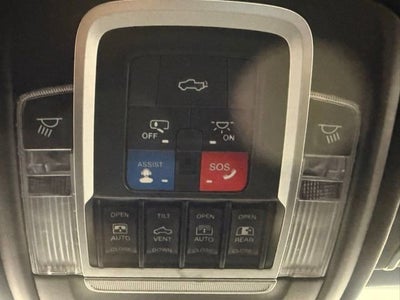 2020 RAM 1500 Laramie Crew Cab 4x4 5'7" Box