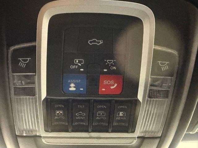 2020 RAM 1500 Laramie Crew Cab 4x4 5'7" Box