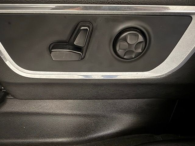 2020 RAM 1500 Laramie Crew Cab 4x4 5'7" Box