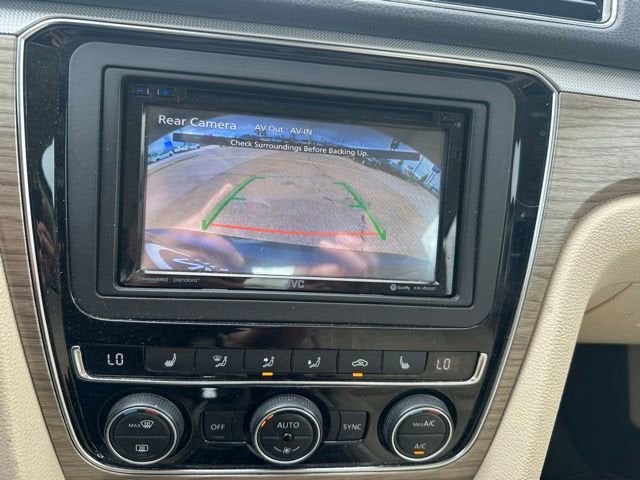 2017 Volkswagen Passat 1.8T SEL Premium