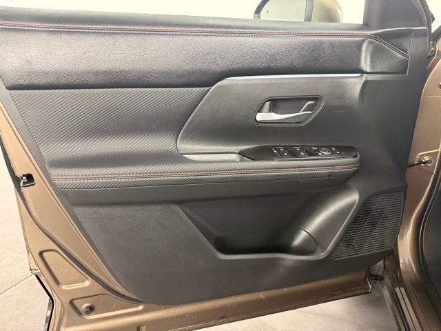 2025 Nissan Kicks SR FWD