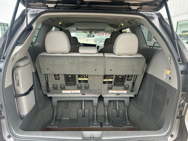 2016 Toyota Sienna XLE 8 Passenger