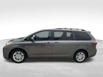 2016 Toyota Sienna XLE 8 Passenger