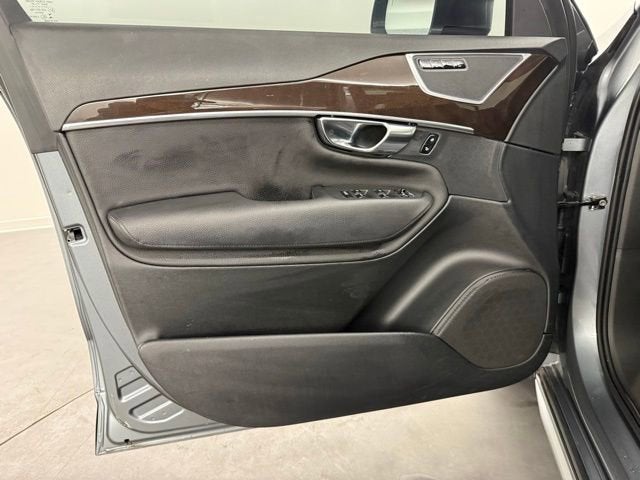 2019 Volvo XC90 T6 Momentum