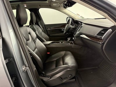 2019 Volvo XC90 T6 Momentum