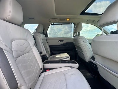 2022 Nissan Pathfinder Platinum