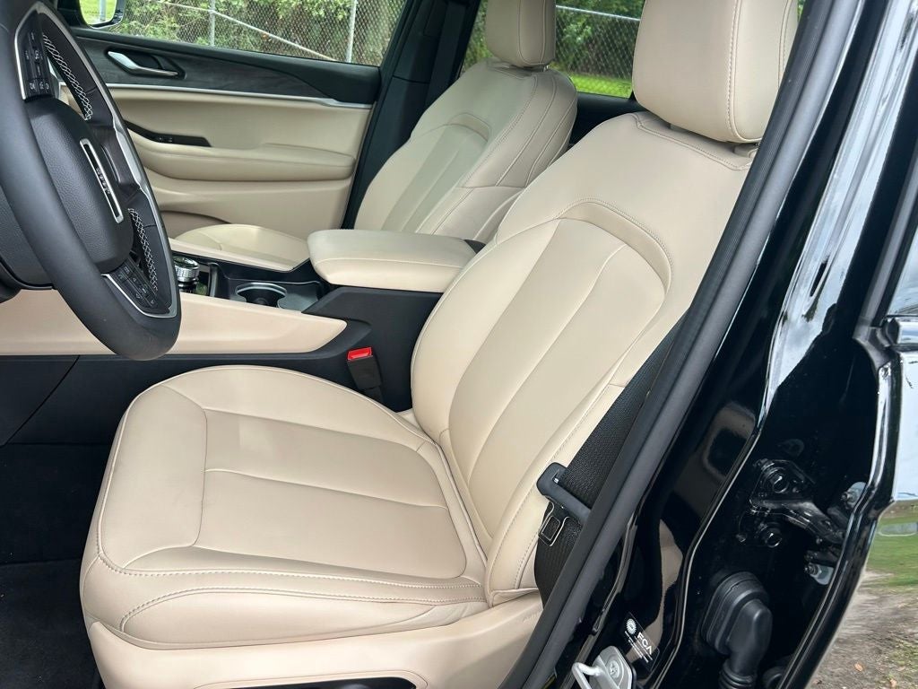 2025 Jeep Grand Cherokee Limited 4x2