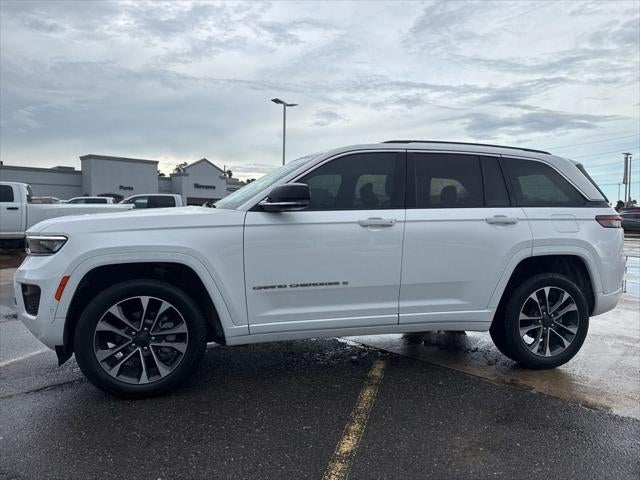 2023 Jeep Grand Cherokee Overland 4x2
