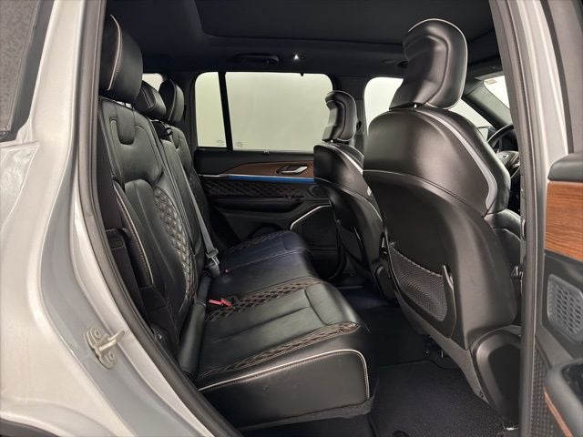 2023 Jeep Grand Cherokee Summit 4x2