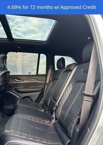 2023 Jeep Grand Cherokee Summit 4x2