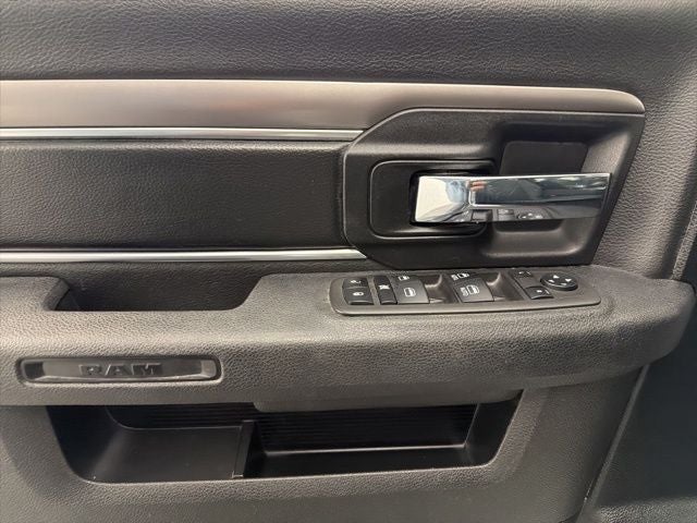 2024 RAM 1500 Classic Warlock Crew Cab 4x2 5'7' Box