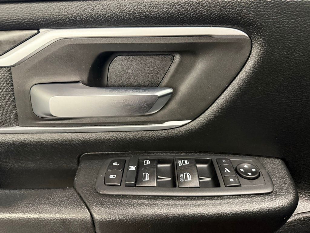 2020 RAM 1500 Big Horn Crew Cab 4x4 5'7' Box