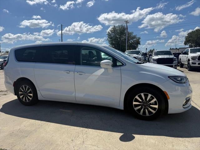 2022 Chrysler Pacifica Hybrid Touring L
