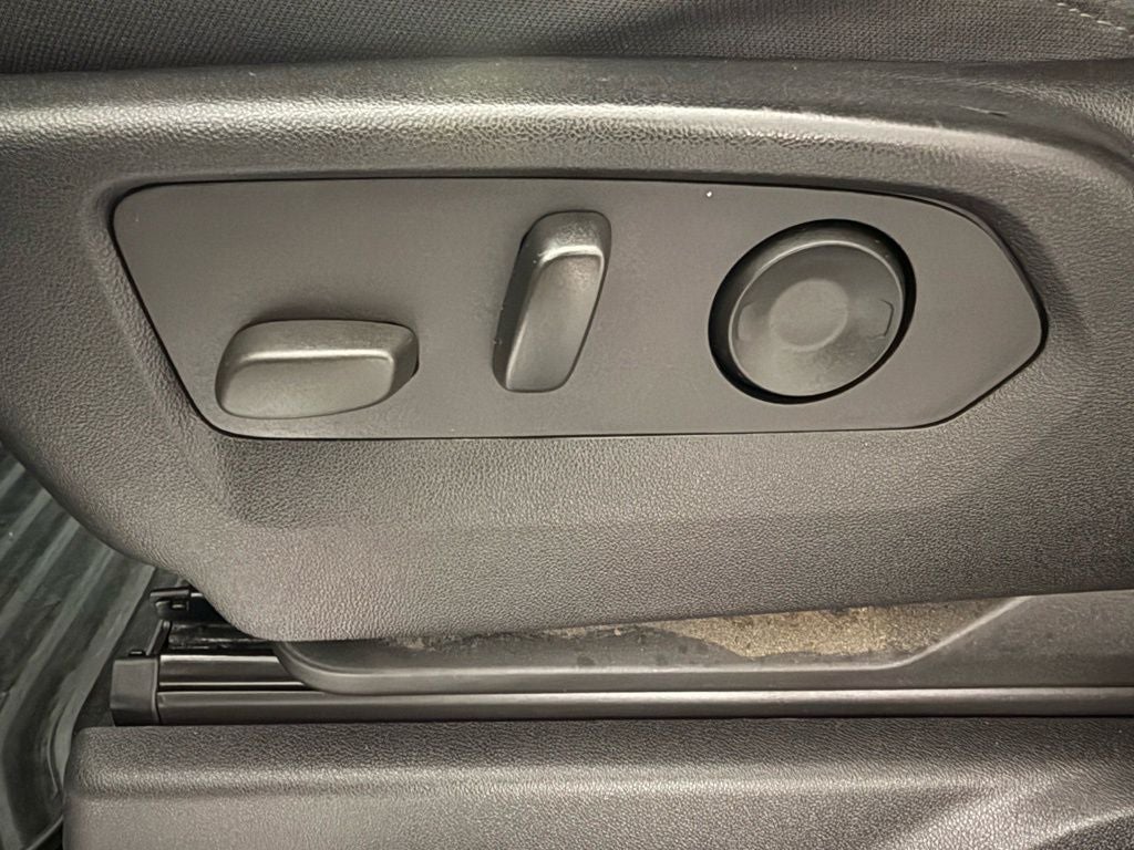 2023 Chevrolet Silverado 1500 2WD Crew Cab Short Bed LT