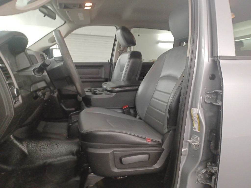 2023 RAM 1500 Classic Tradesman Crew Cab 4x4 5'7' Box