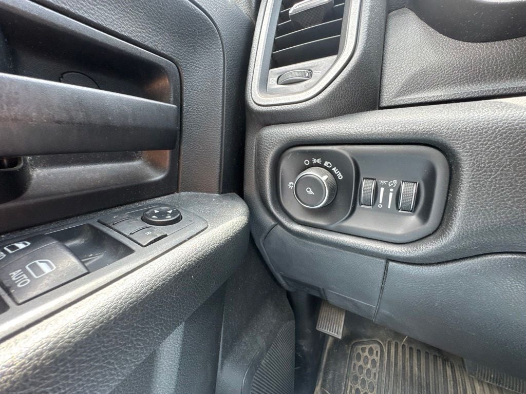 2020 RAM 2500 Tradesman Crew Cab 4x4 6'4' Box