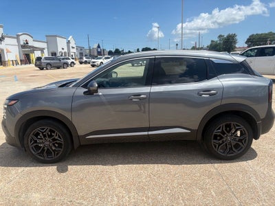 2025 Nissan Kicks SR FWD