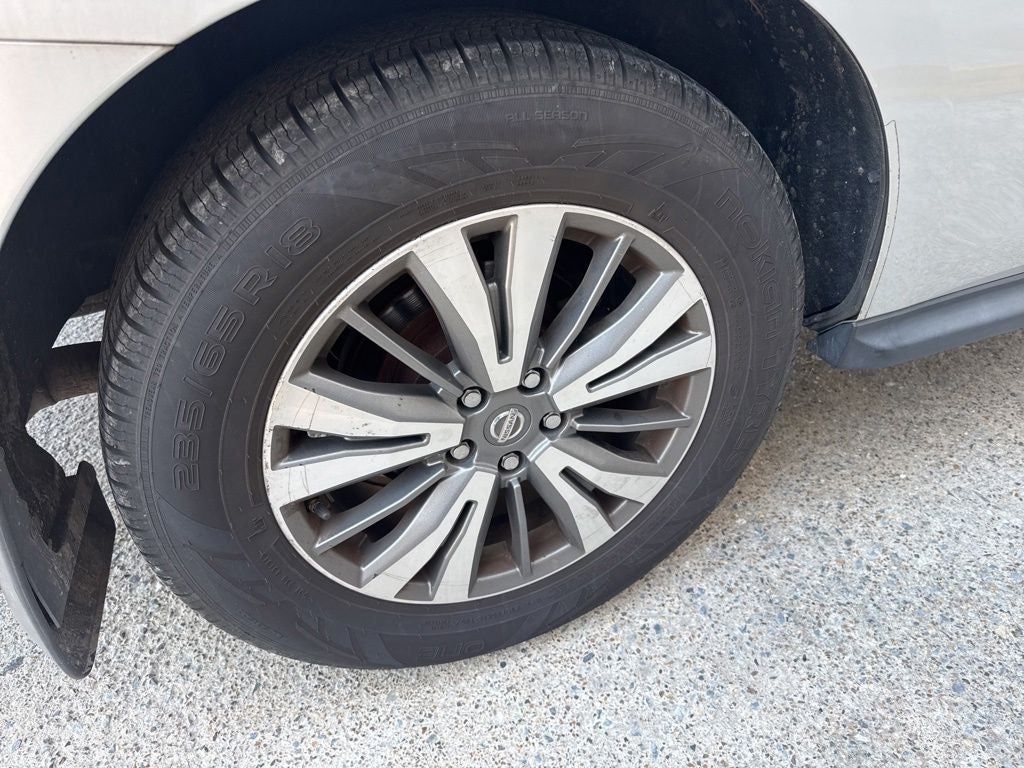 2017 Nissan Pathfinder SL