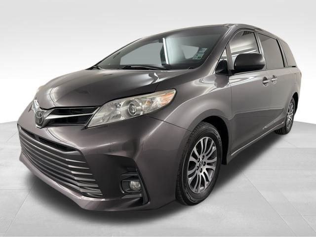 2020 Toyota Sienna XLE