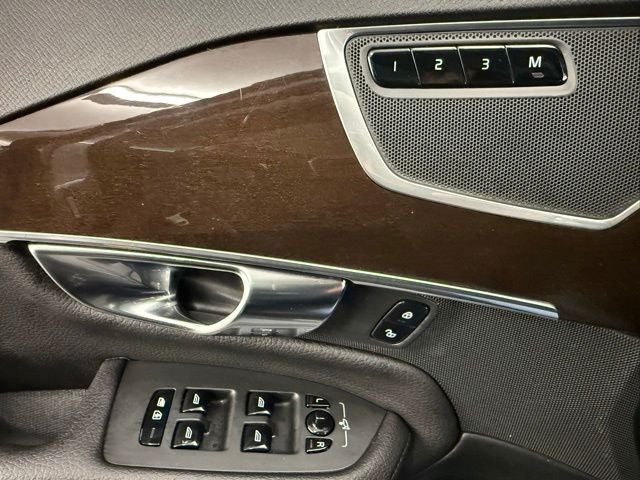 2019 Volvo XC90 T6 Momentum